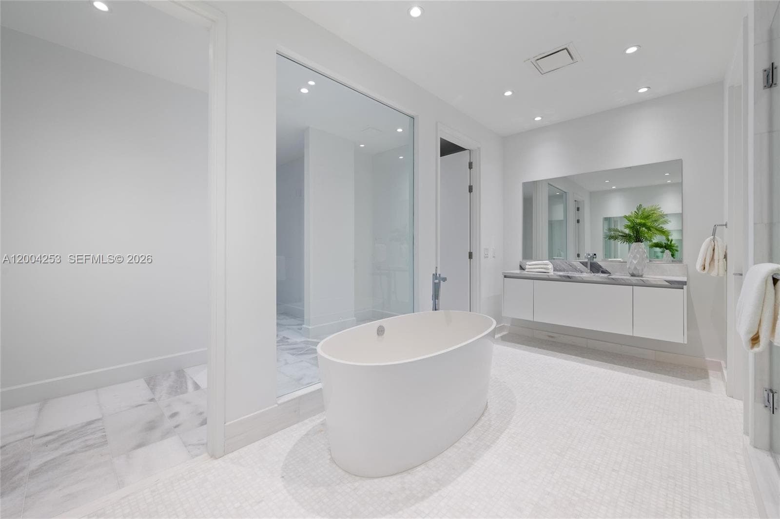 700 26th Ter TH-403 photo 24