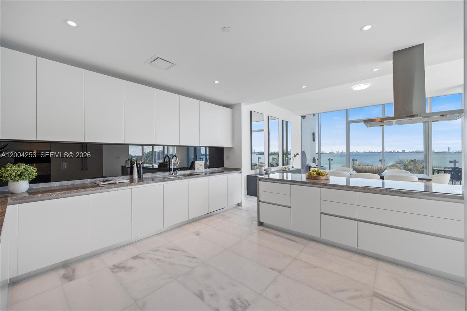 700 26th Ter TH-403 photo 8