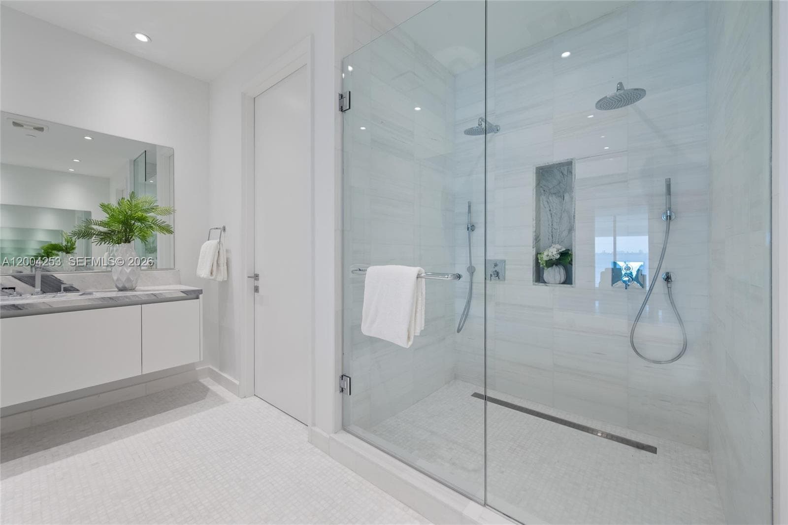 700 26th Ter TH-403 photo 25