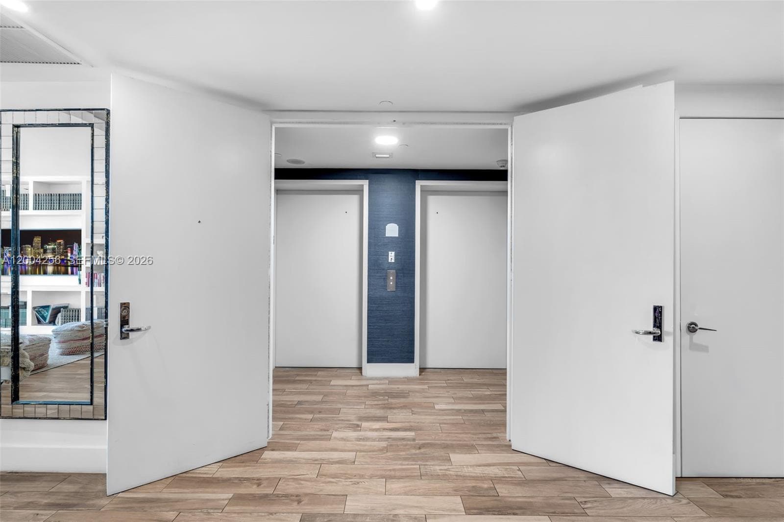 791 Crandon Blvd 302 photo 2