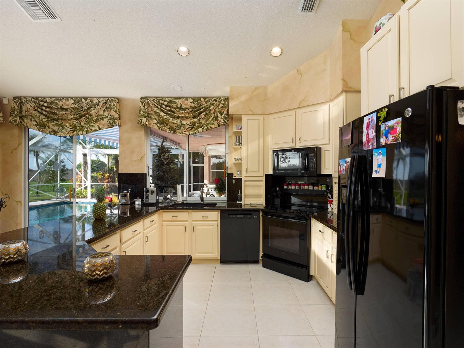 70 Cayman Place photo 7