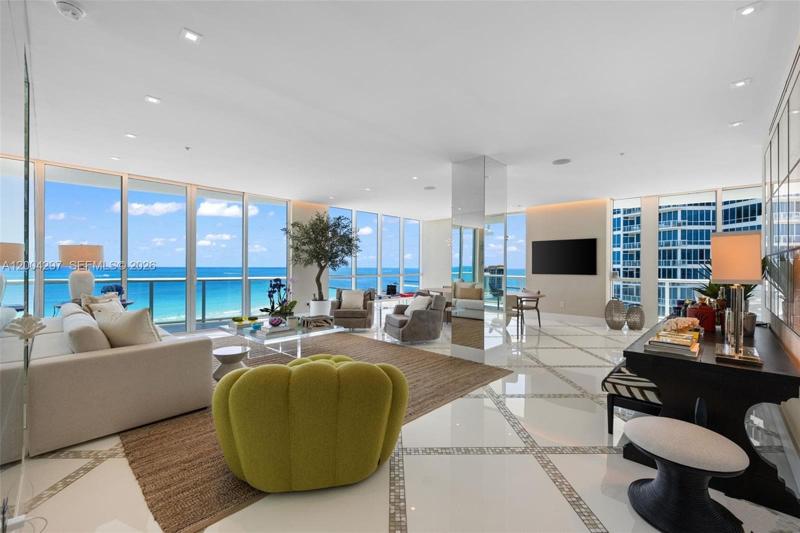 50 Pointe Dr 1502/03 photo 2