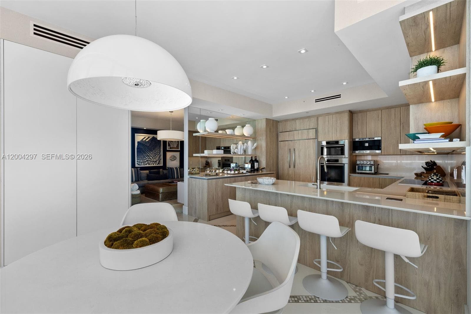 50 Pointe Dr 1502/03 photo 13