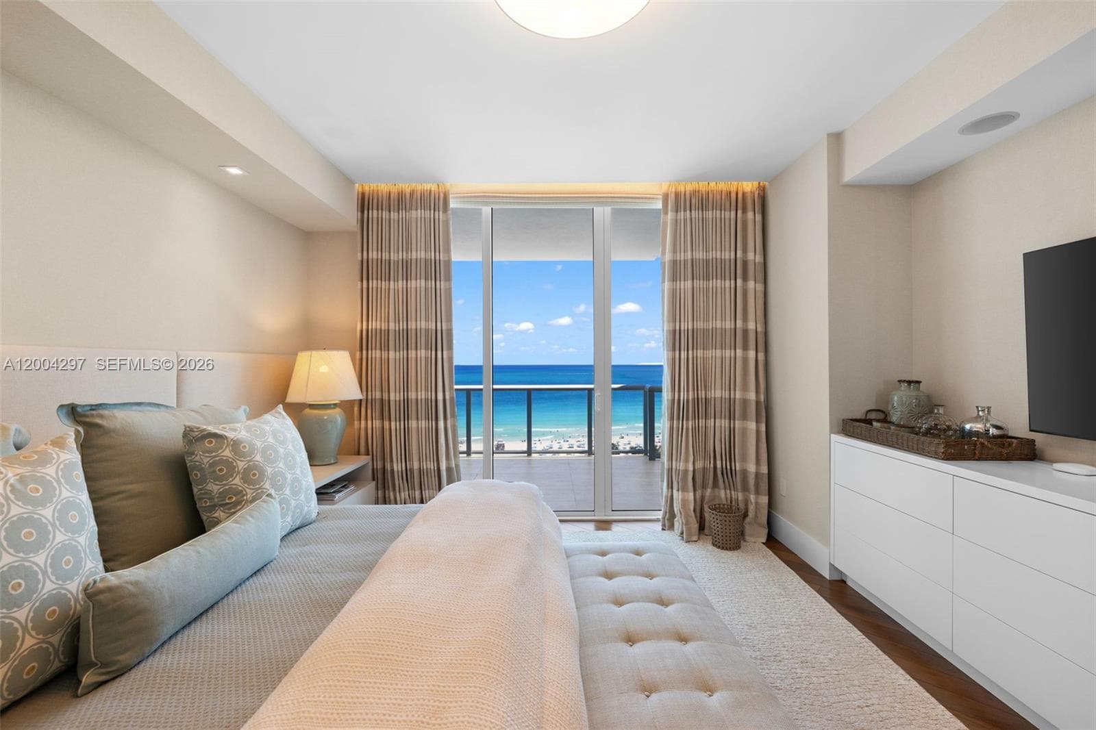 50 Pointe Dr 1502/03 photo 22