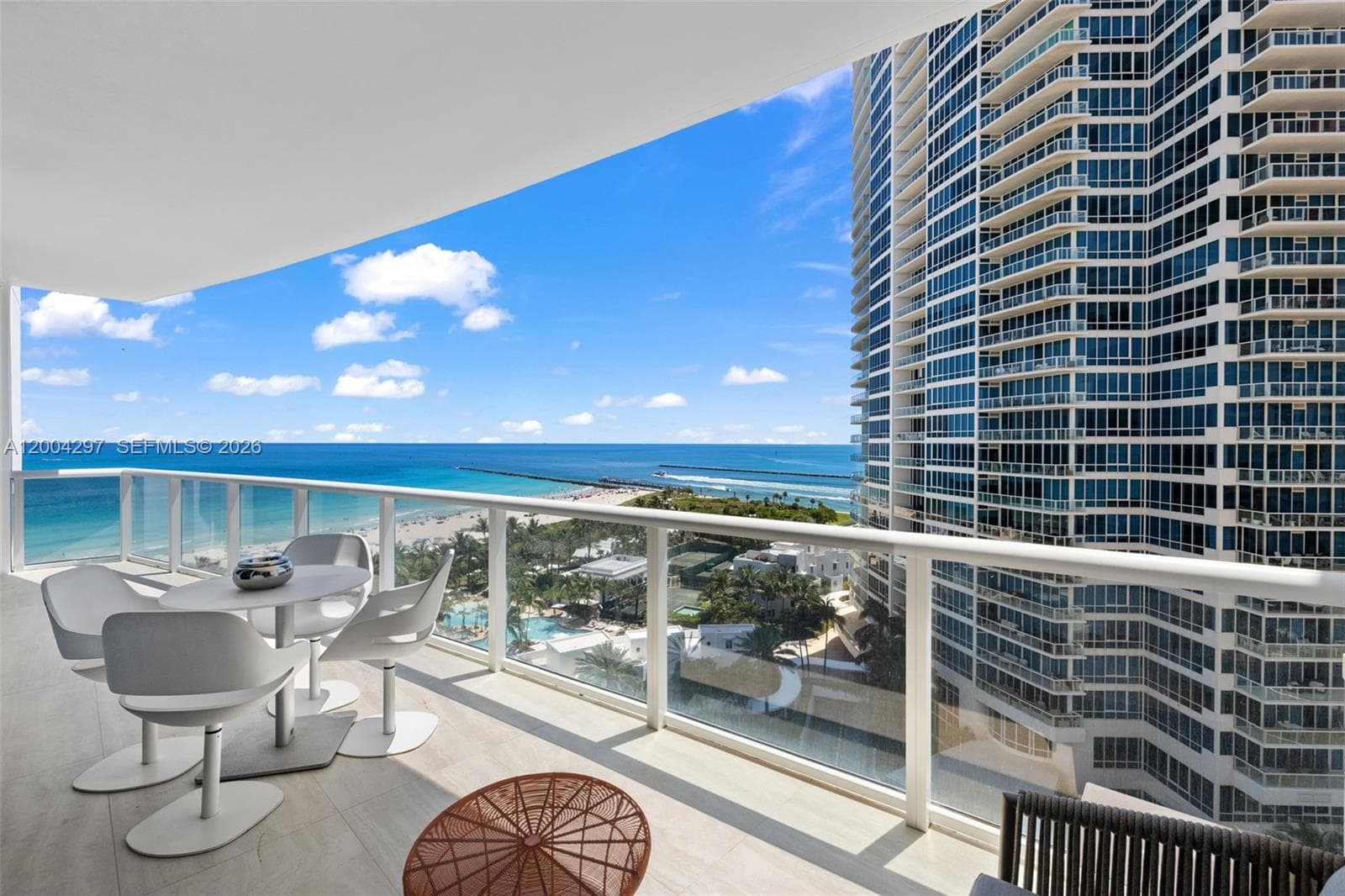 50 Pointe Dr 1502/03 photo 20