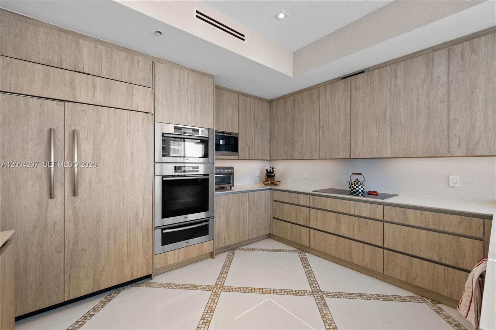 50 Pointe Dr 1502/03 photo 15