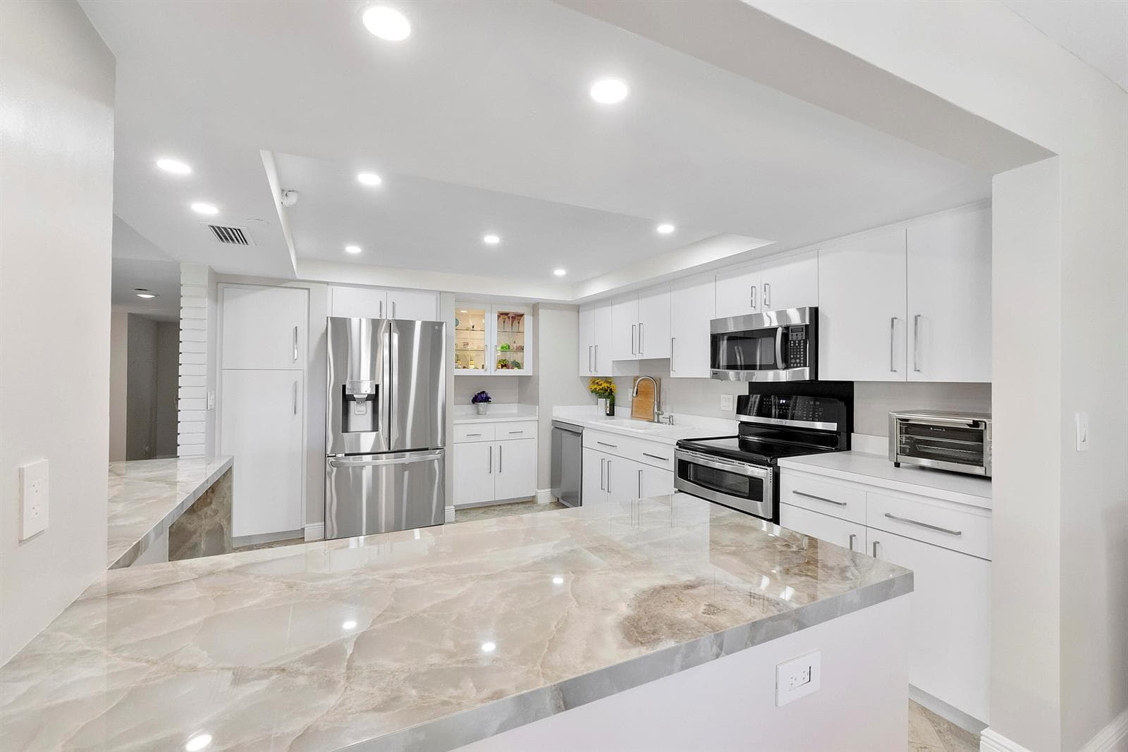 501 N Riverside Drive 203 photo 6