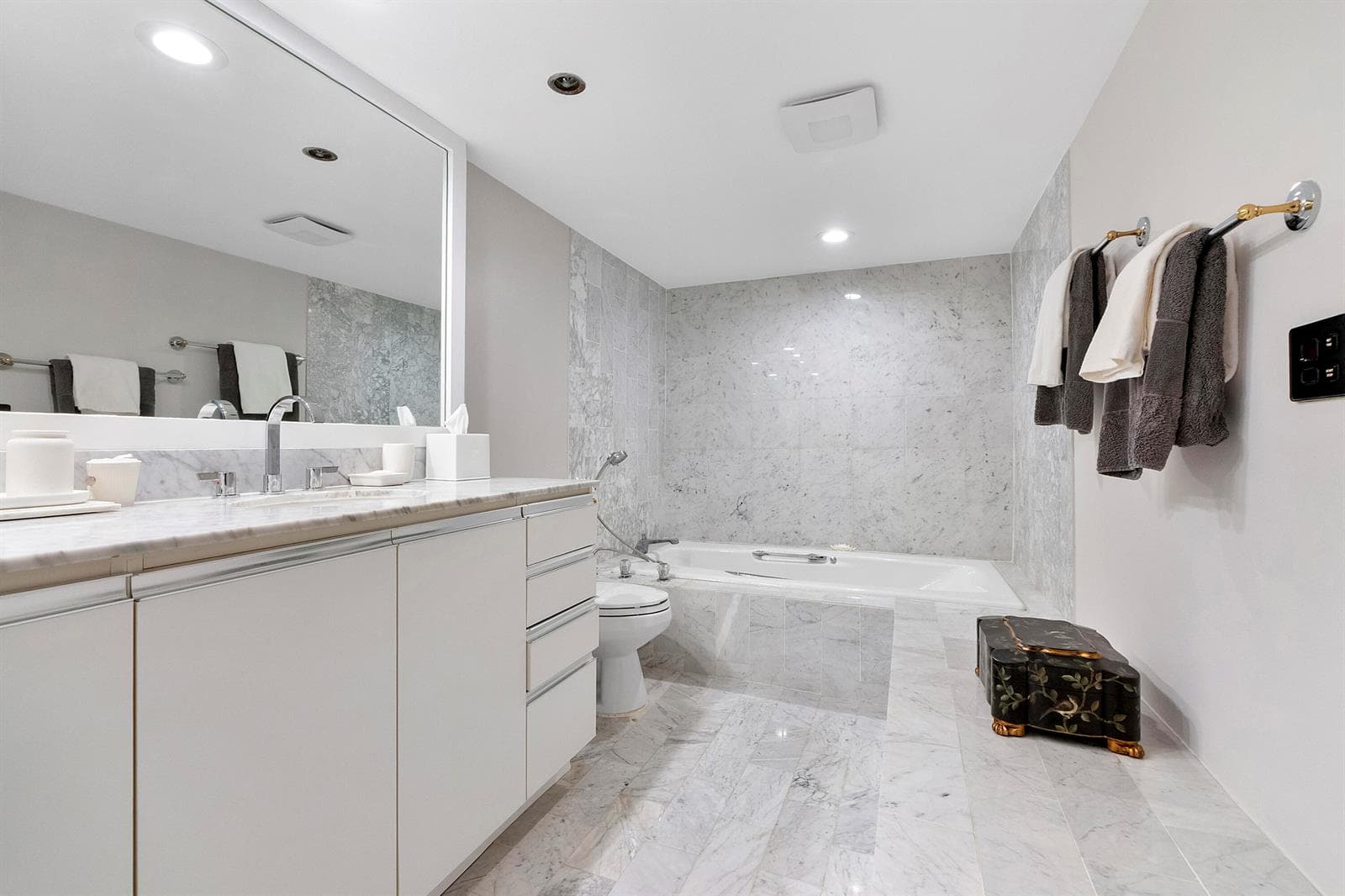 501 N Riverside Drive 203 photo 18