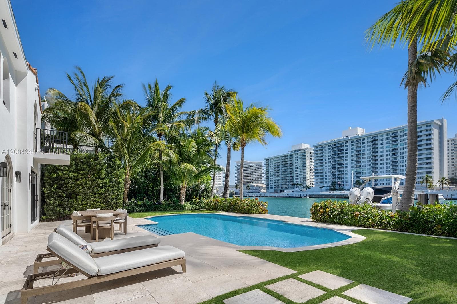 5763 Pine Tree Dr photo 4