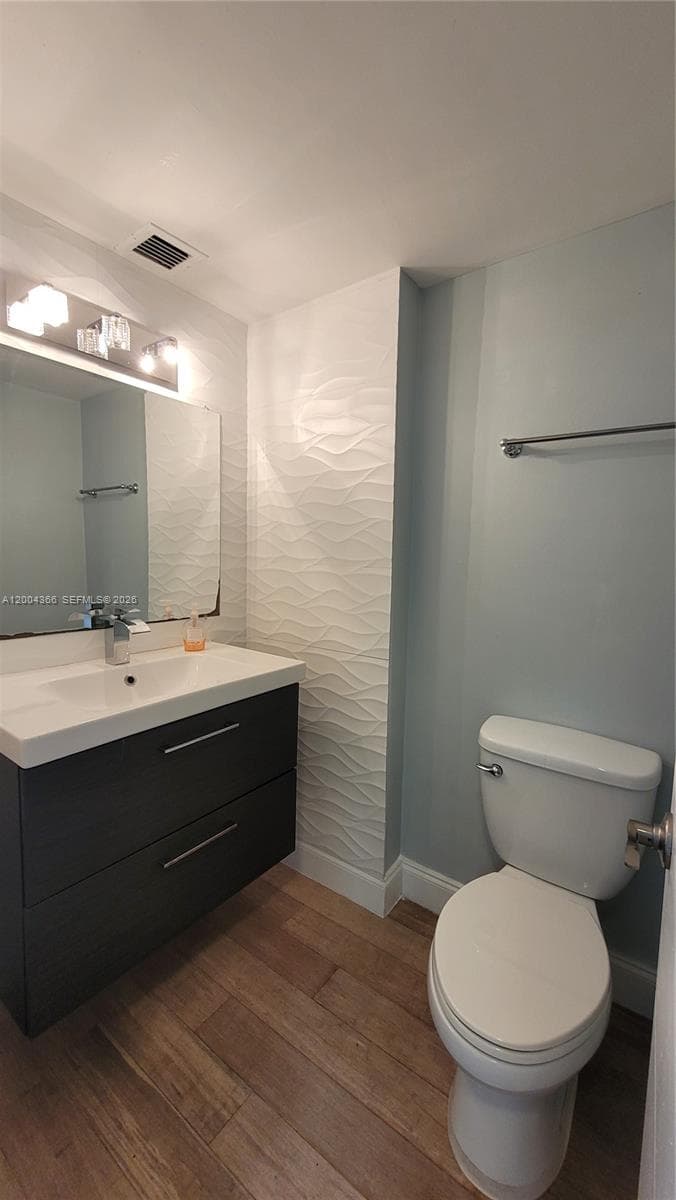 3600 170th St 302 photo 5