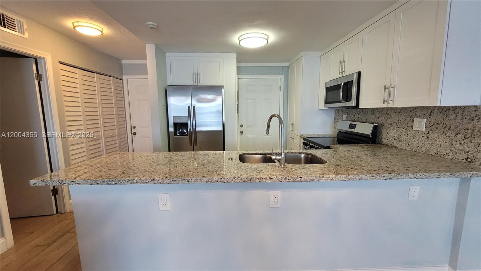 3600 170th St 302 photo 4