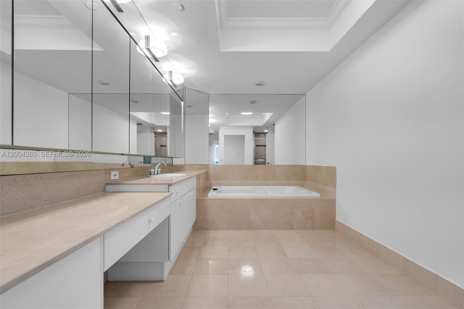 21150 Point Pl 904 photo 23