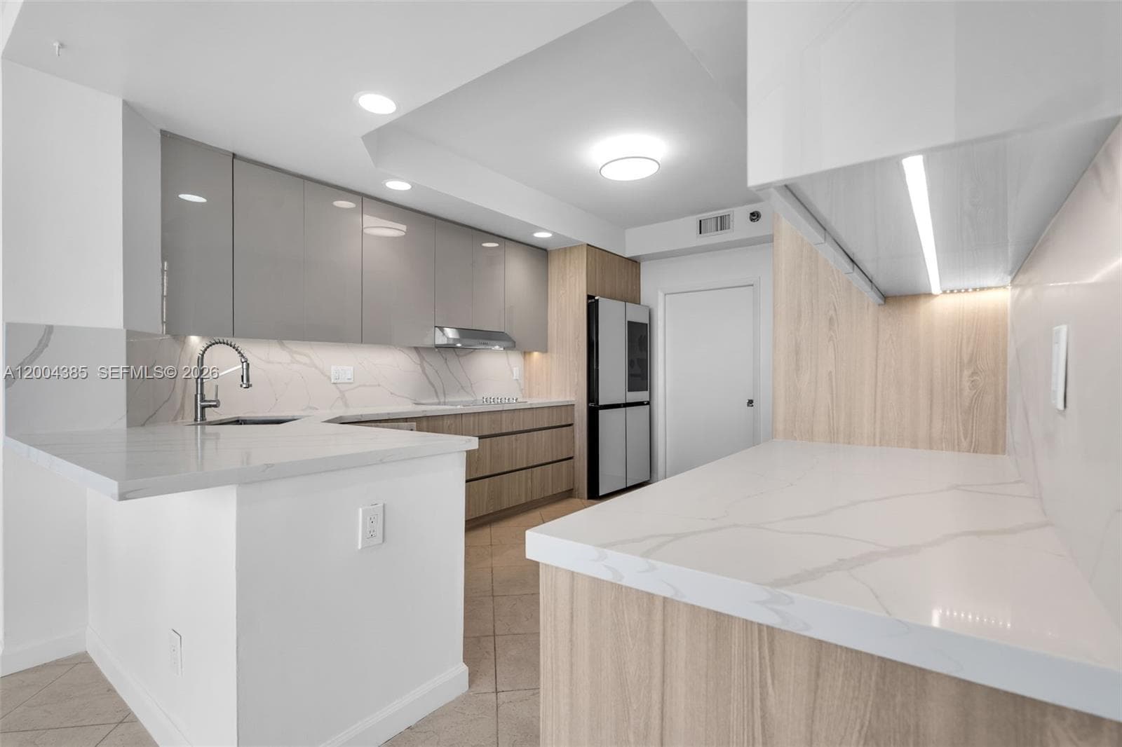 21150 Point Pl 904 photo 12