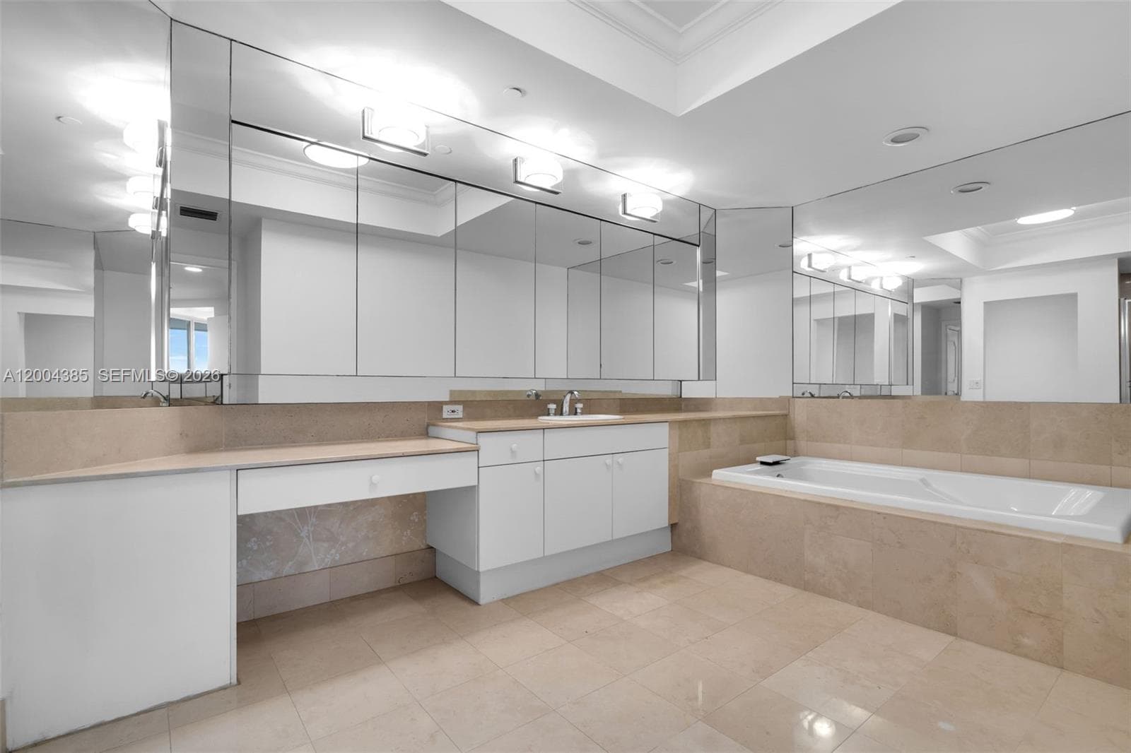 21150 Point Pl 904 photo 22