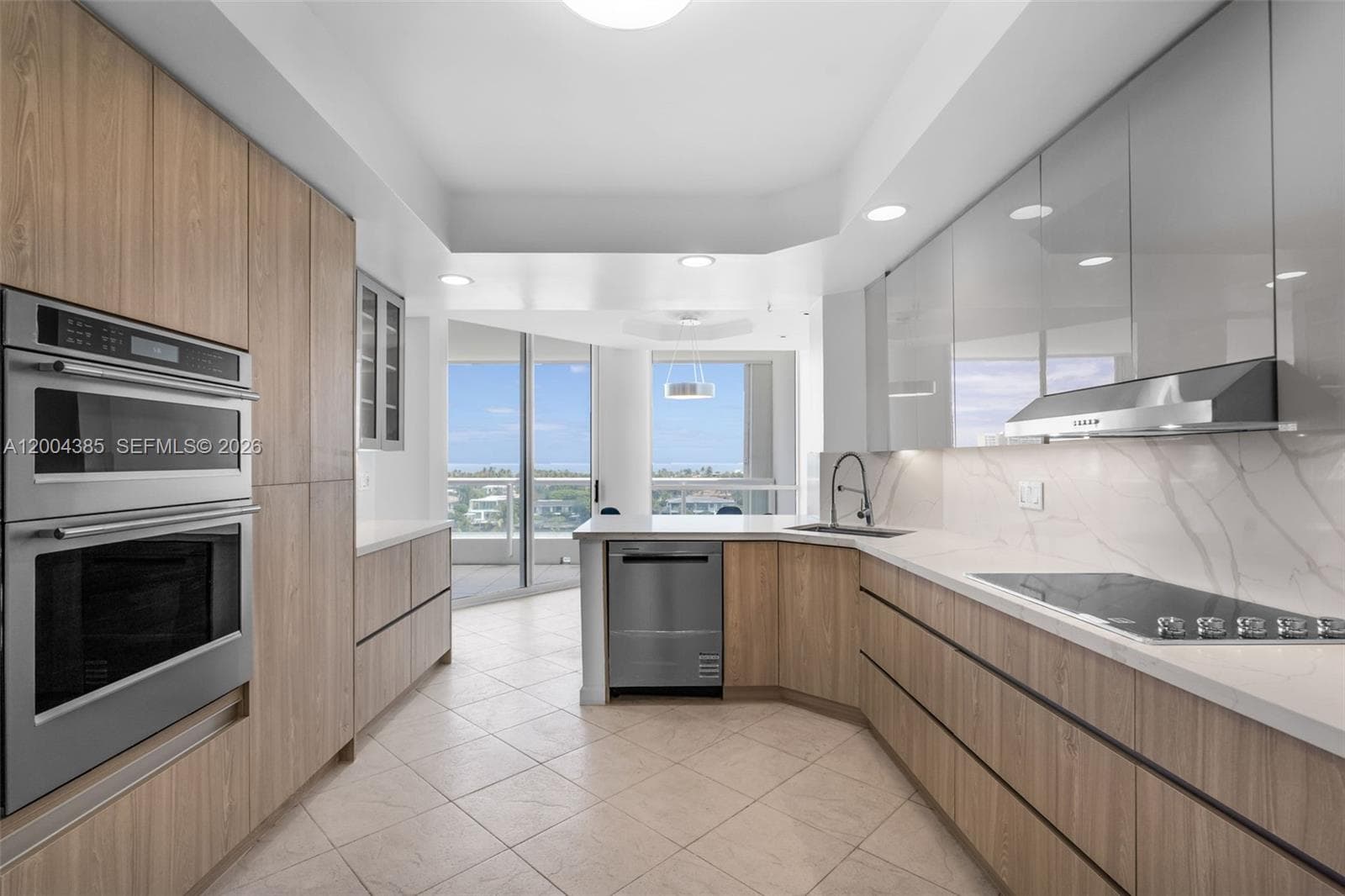 21150 Point Pl 904 photo 9