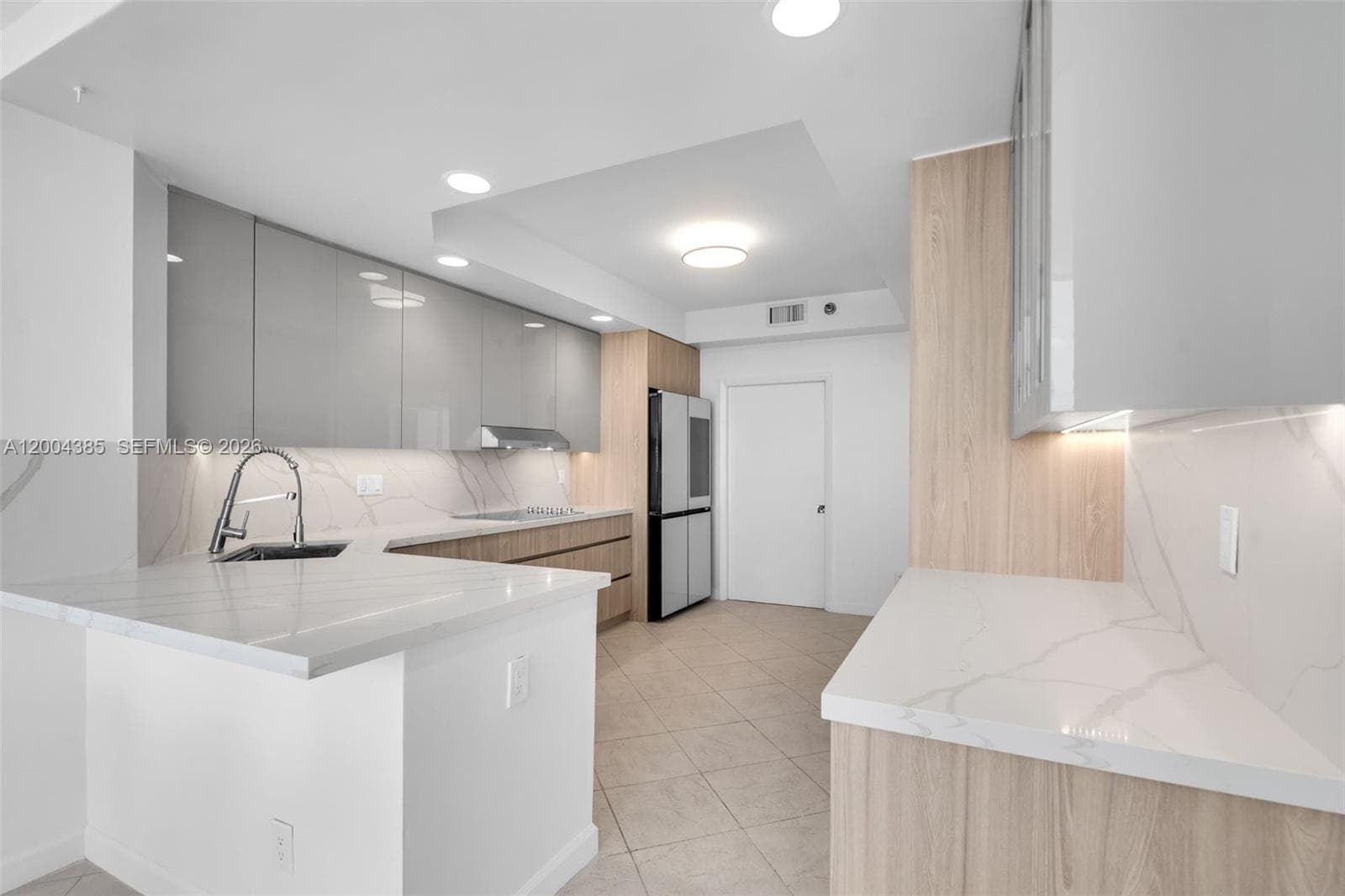 21150 Point Pl 904 photo 10