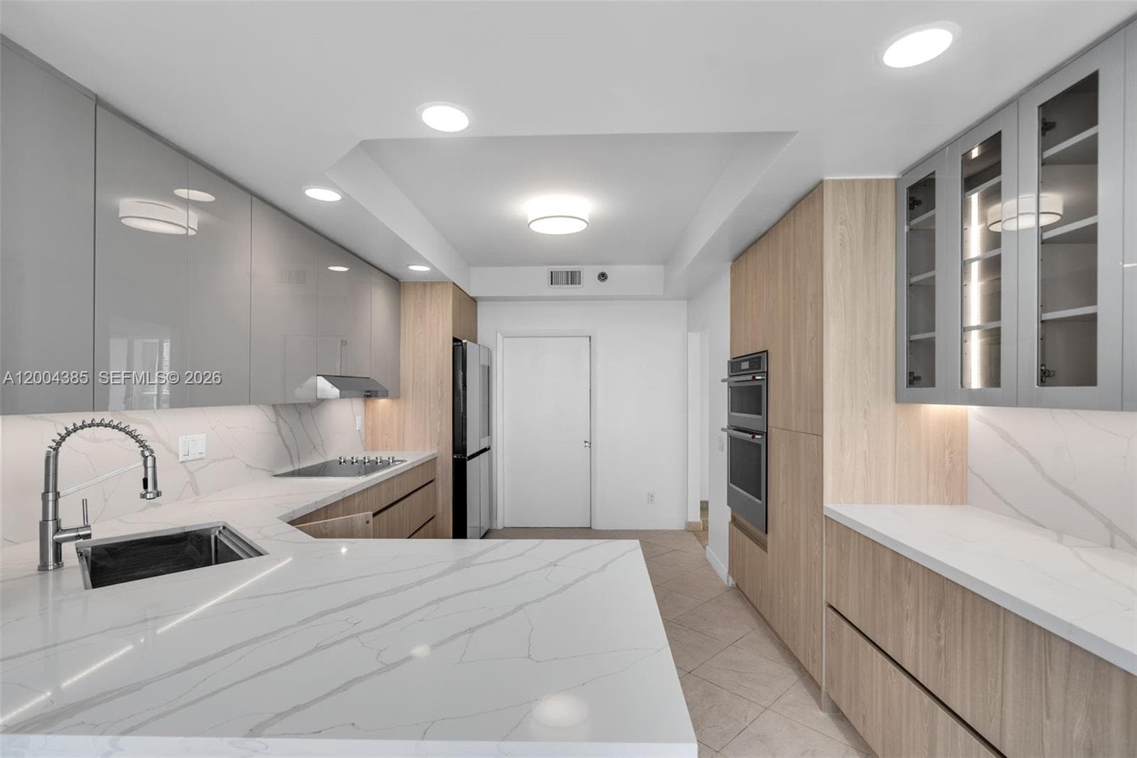 21150 Point Pl 904 photo 11