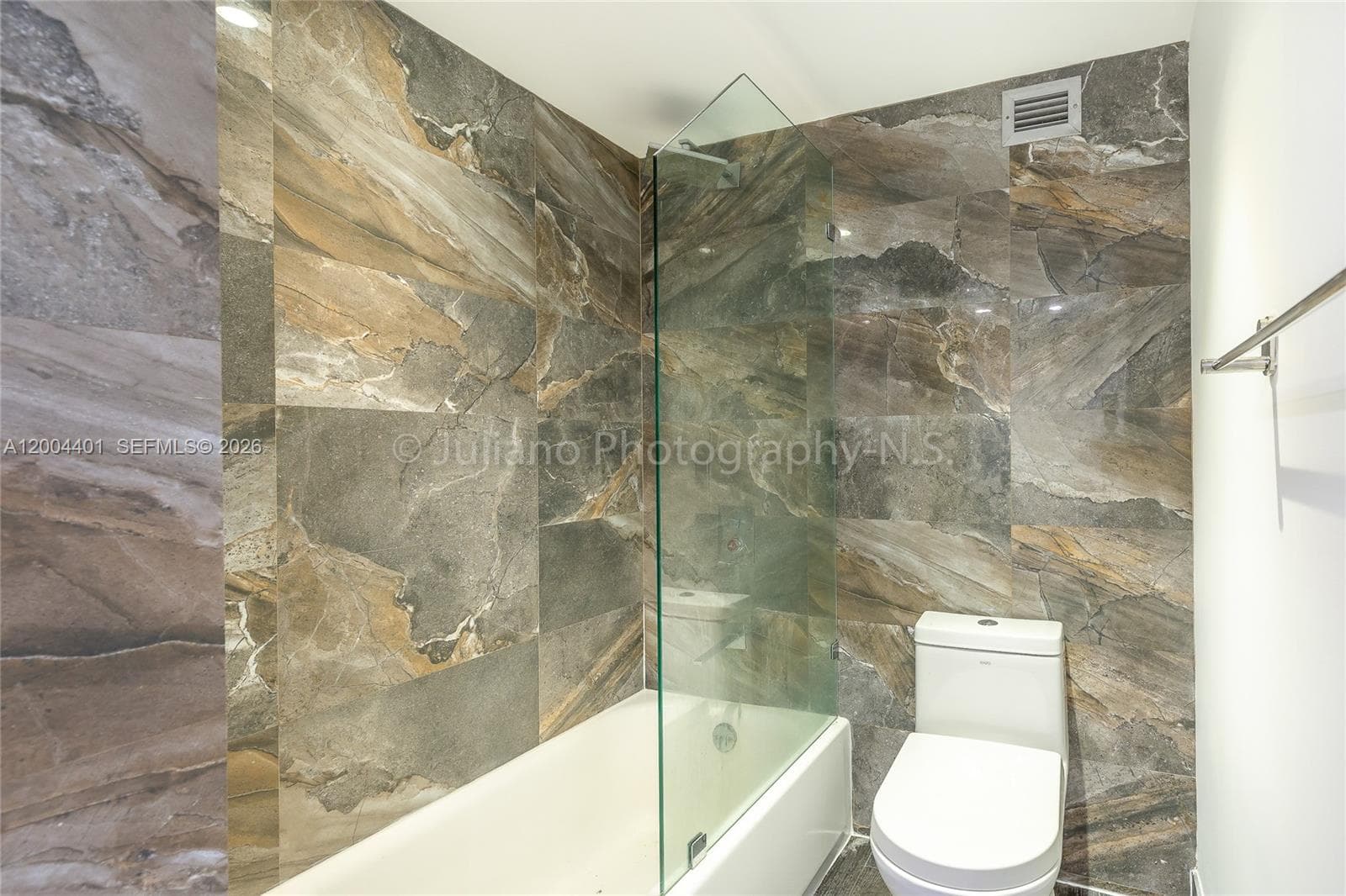 6039 Collins Ave 1415 photo 20