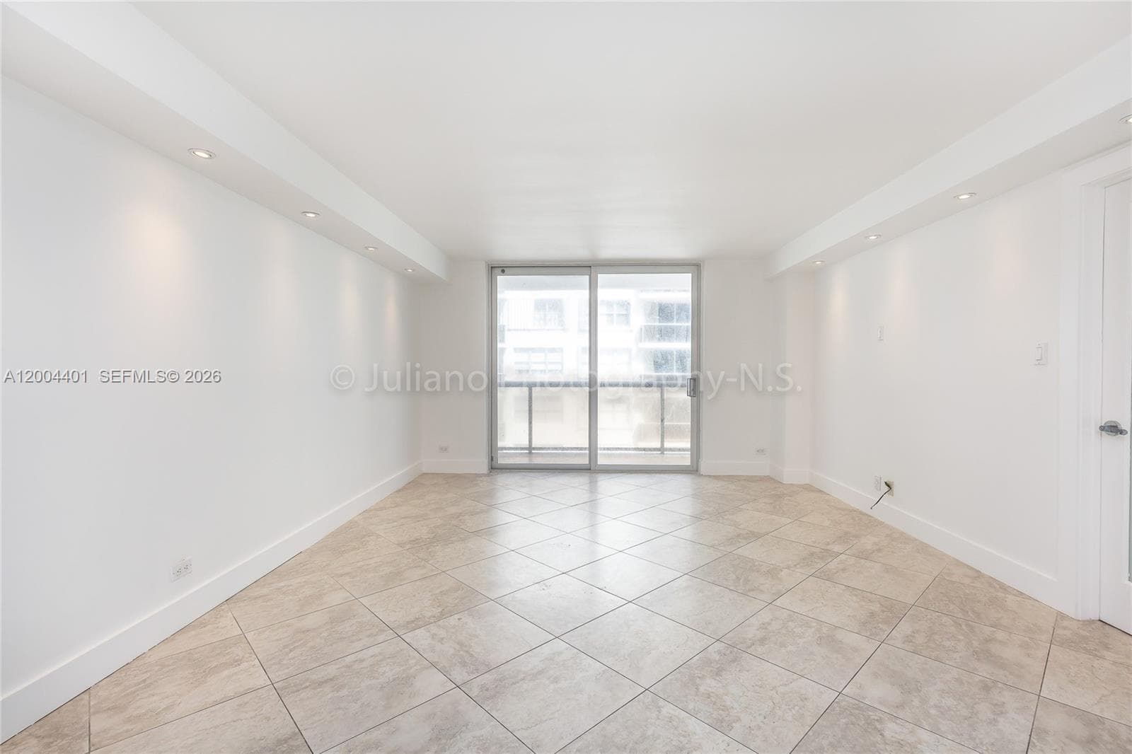 6039 Collins Ave 1415 photo 10