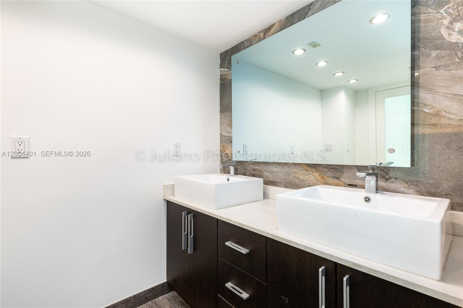 6039 Collins Ave 1415 photo 21