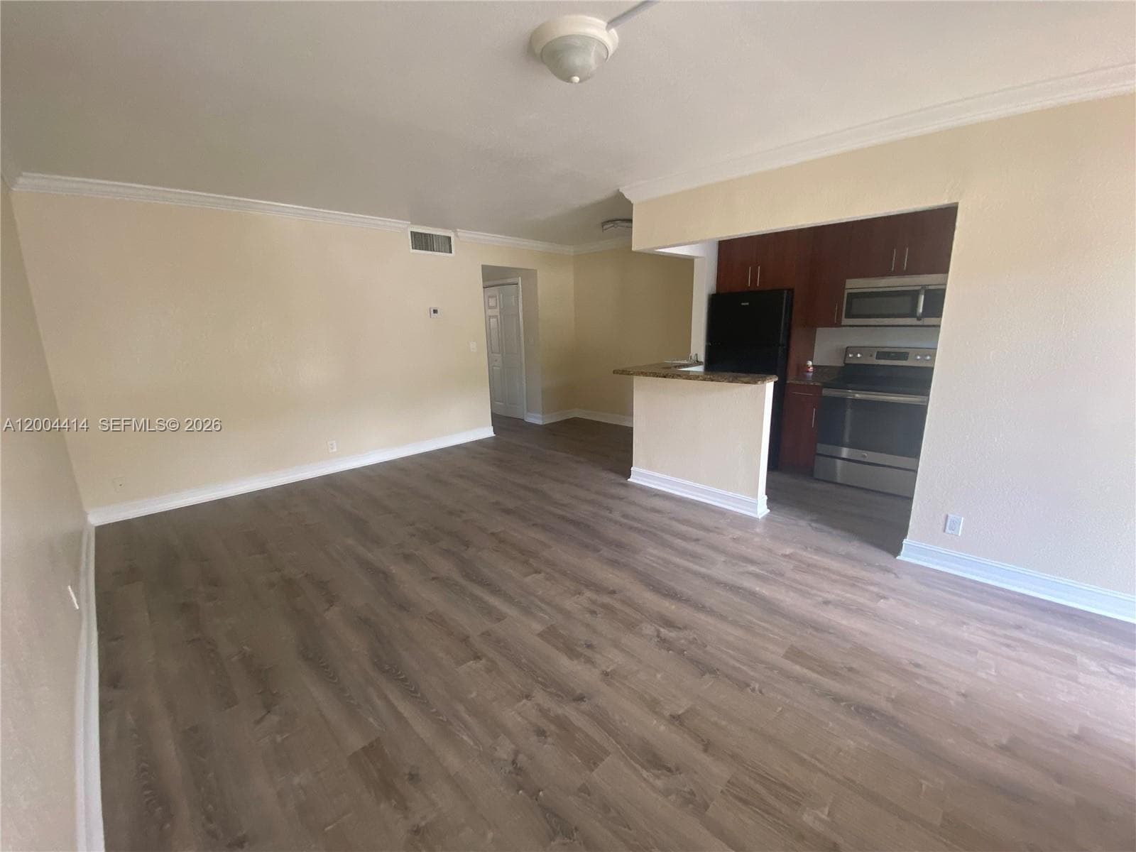 1400 56th St 111 photo 2