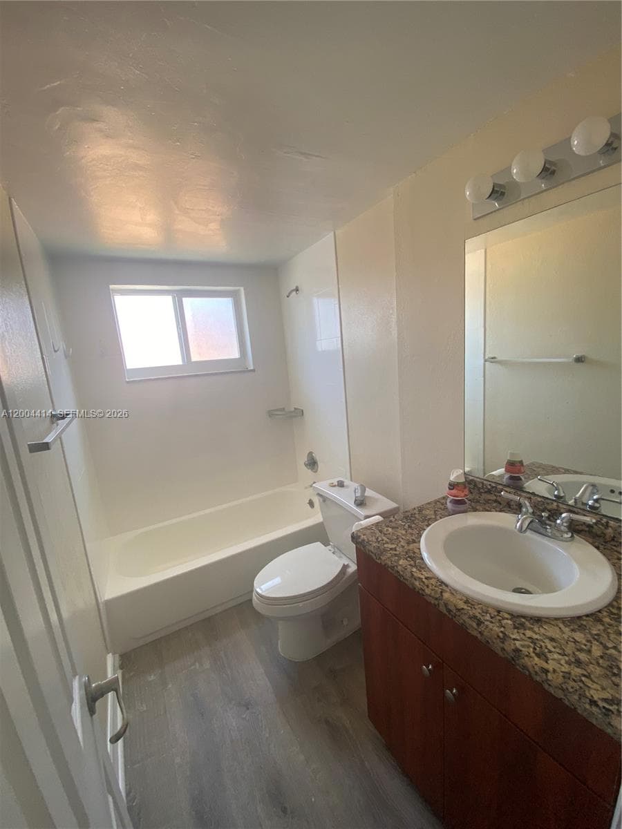 1400 56th St 111 photo 10