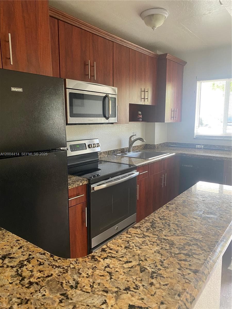 1400 56th St 111 photo 4