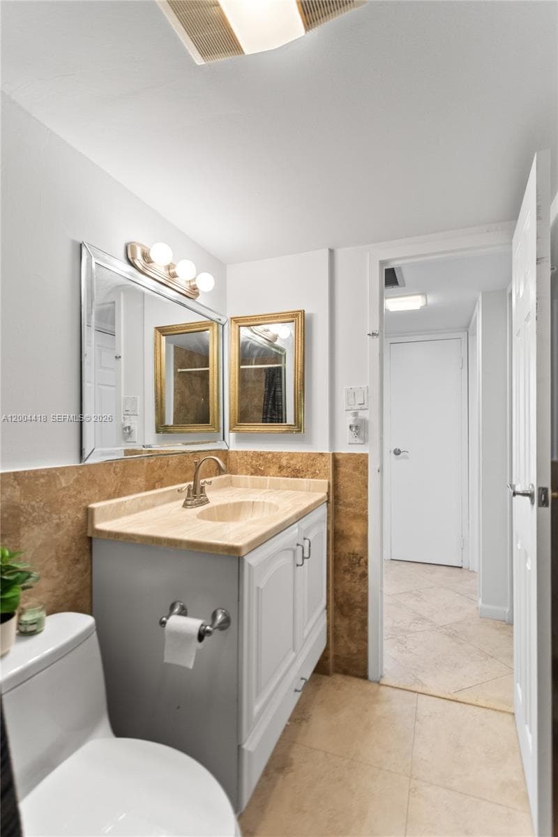 100 Bayview Dr 307 photo 25