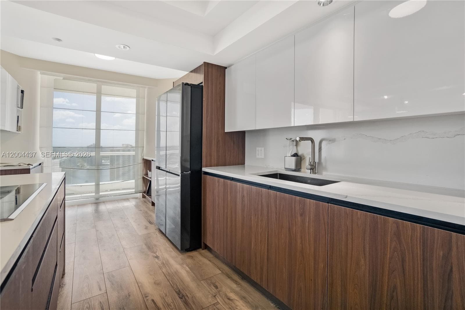 7000 Island Blvd 2802 photo 17