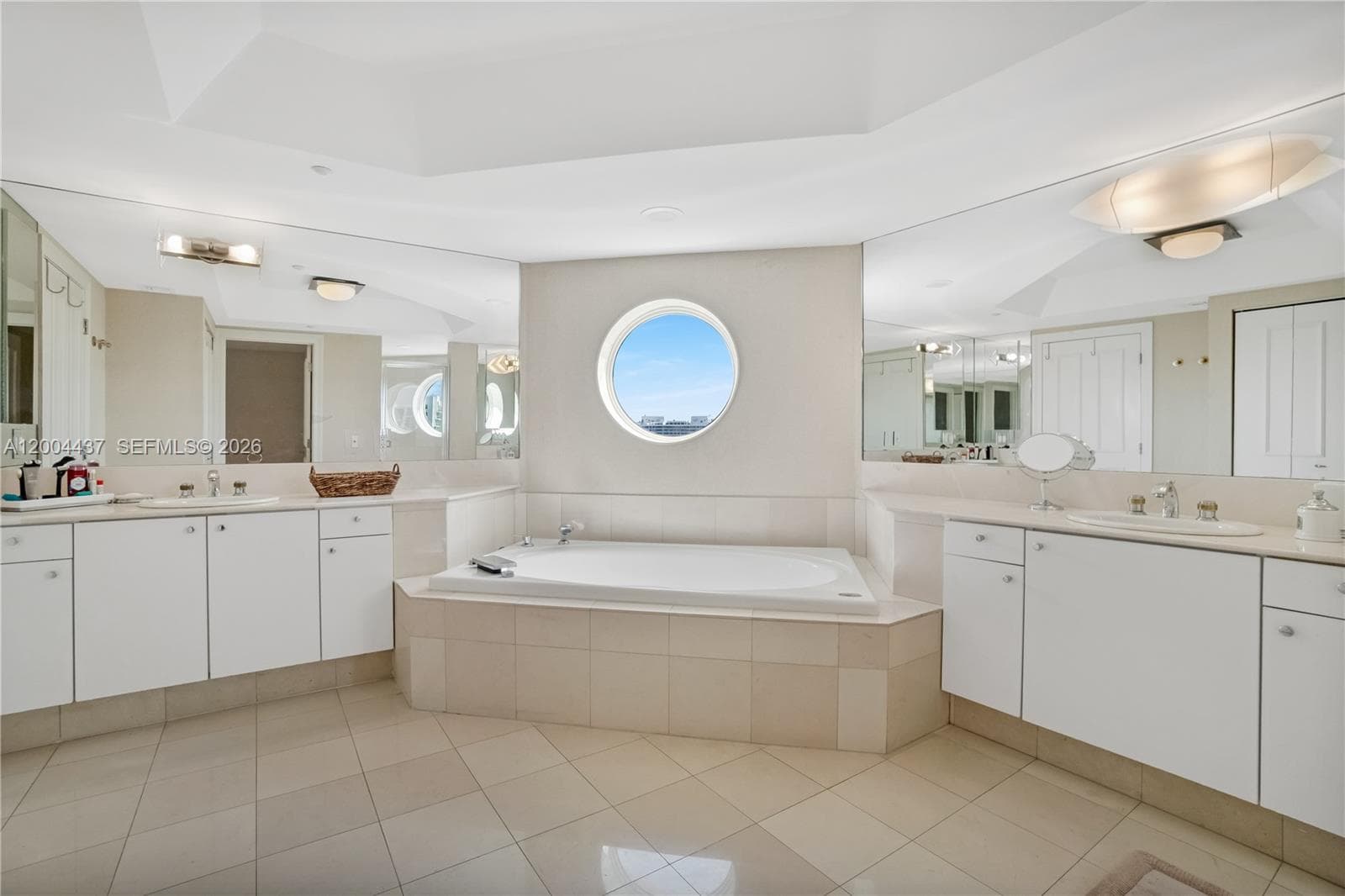 7000 Island Blvd 2802 photo 24