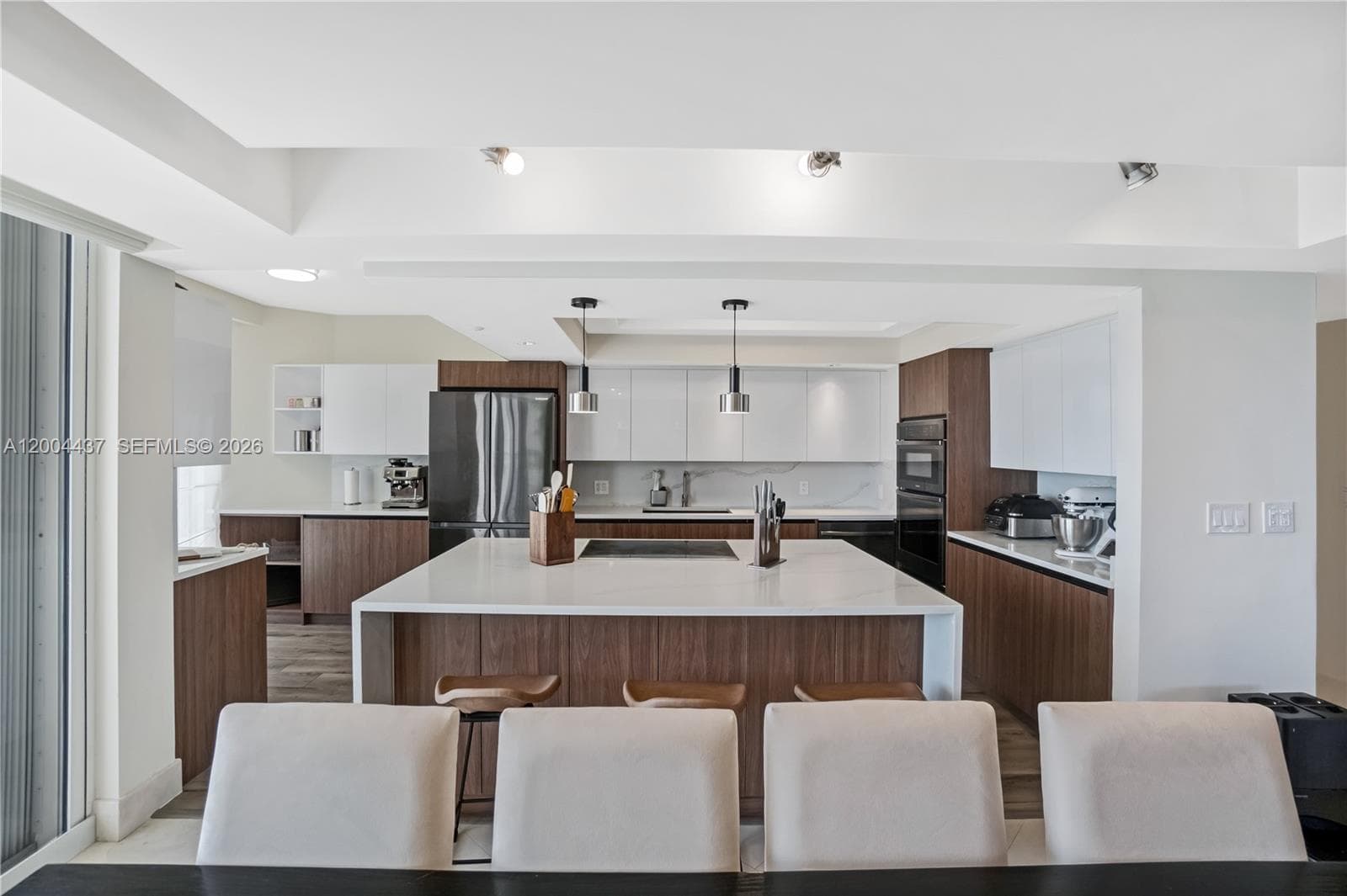 7000 Island Blvd 2802 photo 14