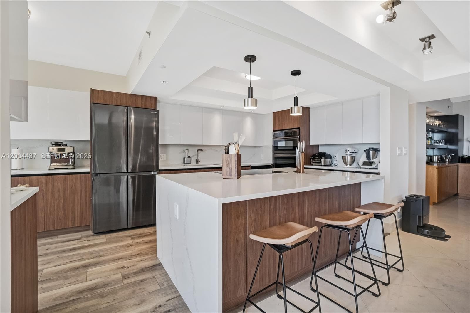 7000 Island Blvd 2802 photo 15