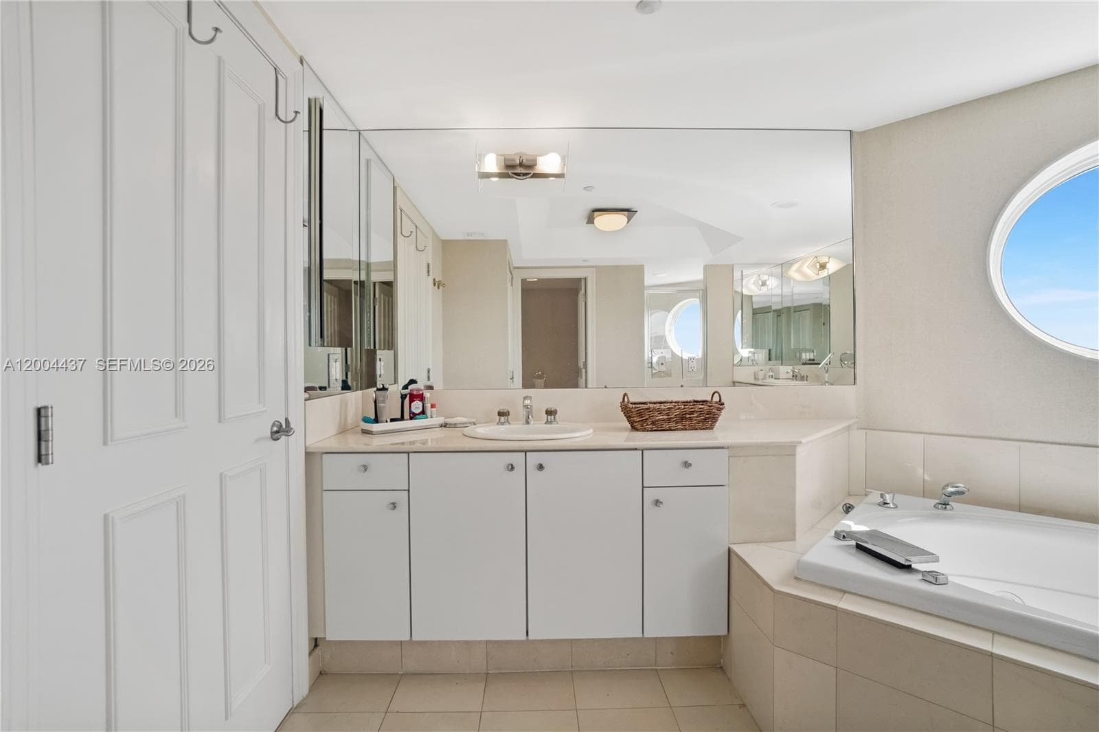 7000 Island Blvd 2802 photo 25