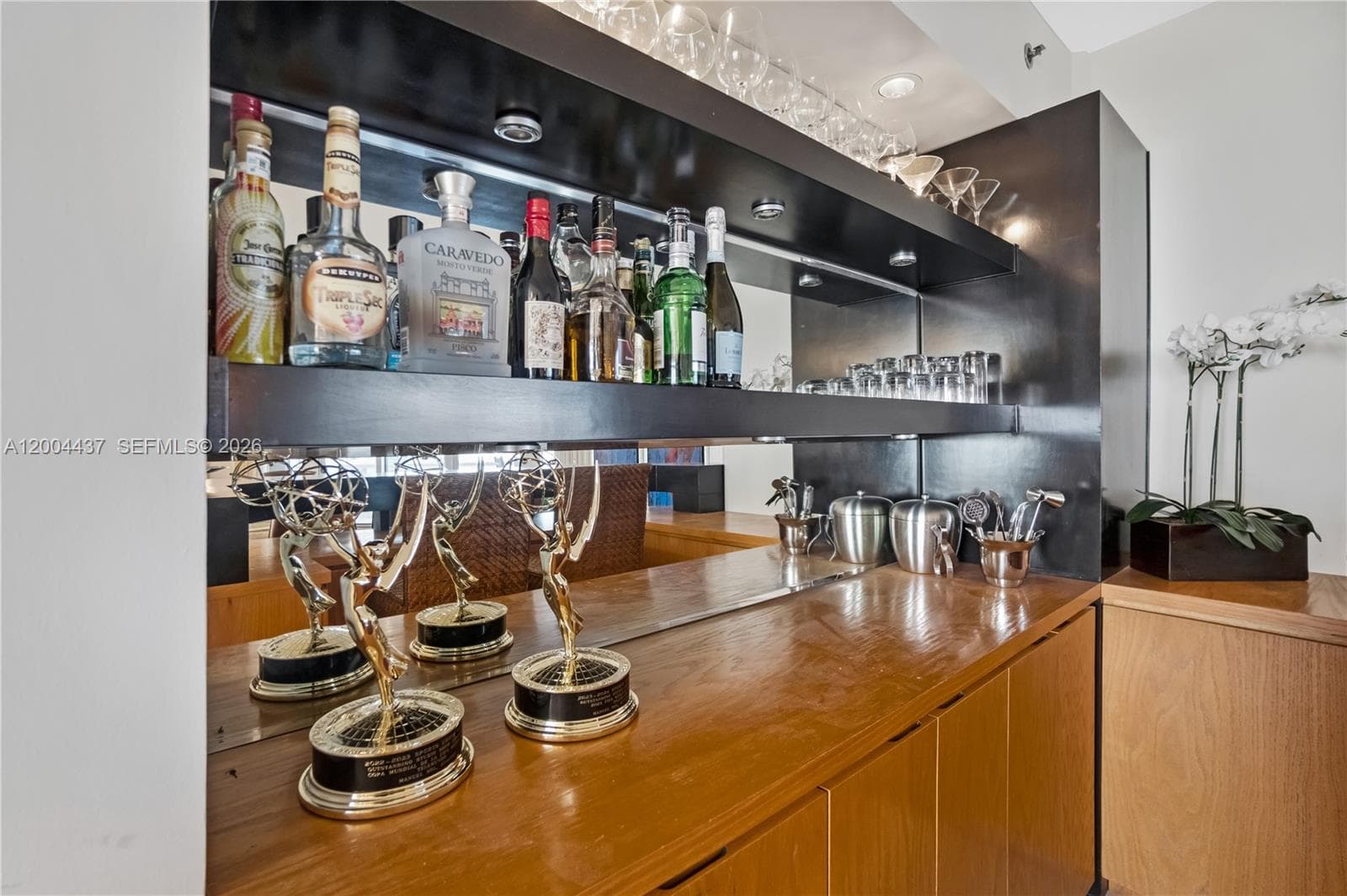 7000 Island Blvd 2802 photo 21