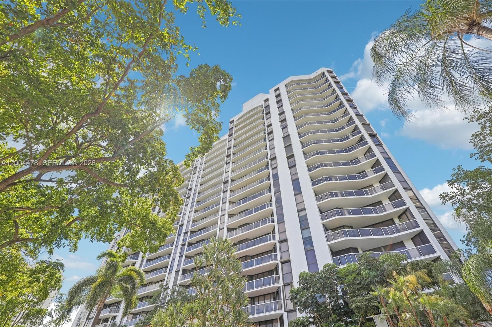 3640 Yacht Club Dr 1007 photo 2