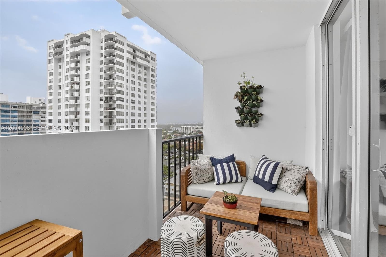 2780 183rd ST 1714 photo 8