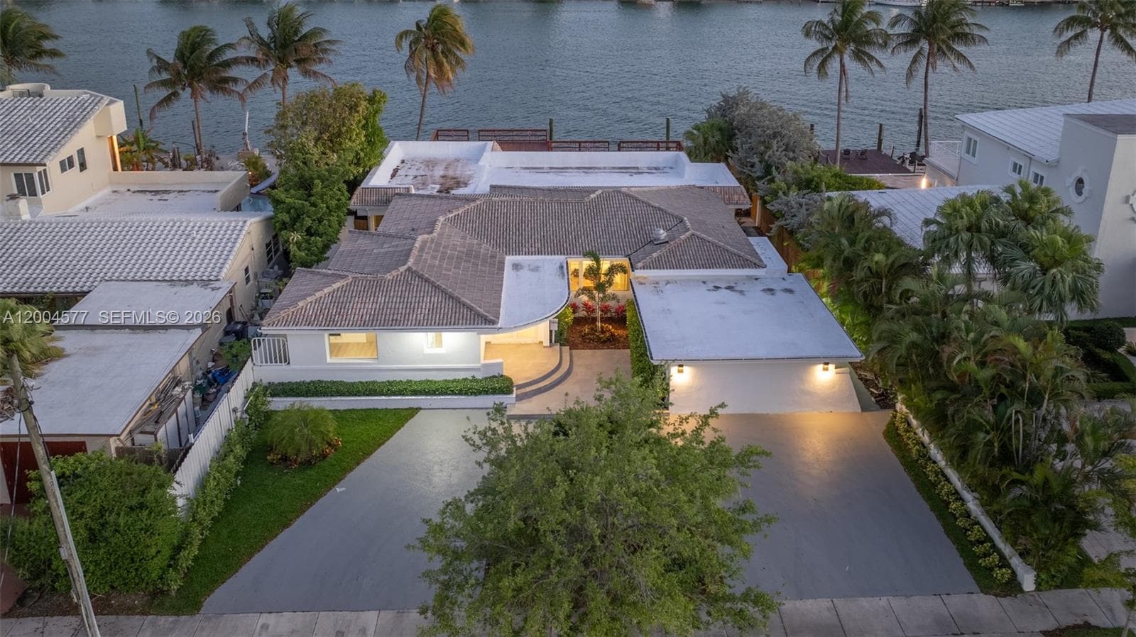1690 Daytonia Rd photo 1