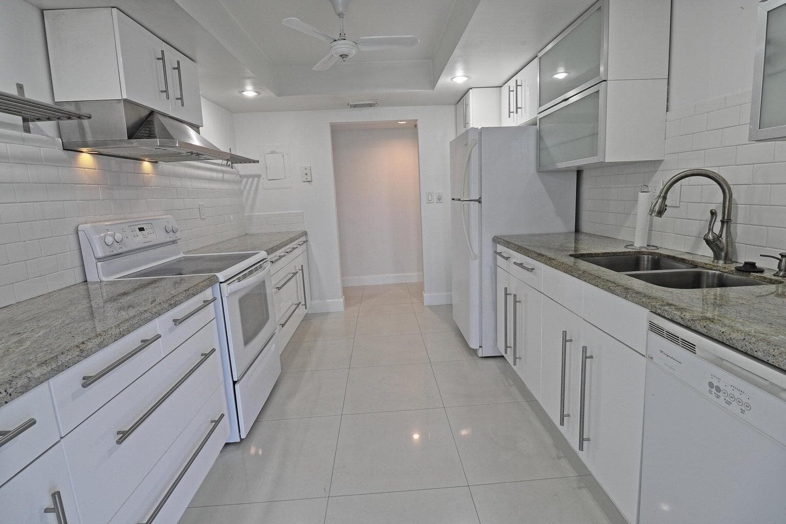 800 Parkview Drive 602 photo 9