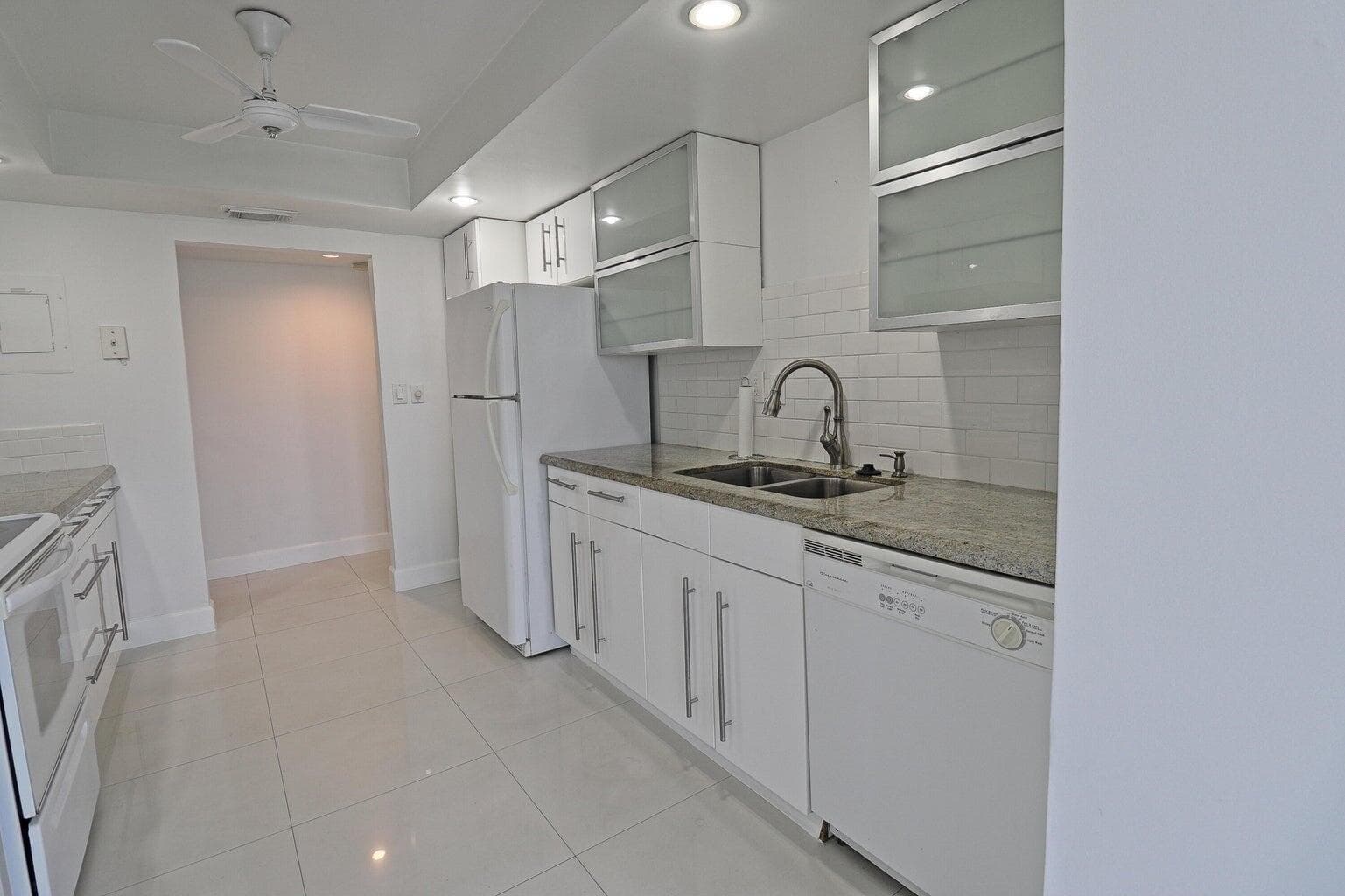 800 Parkview Drive 602 photo 11