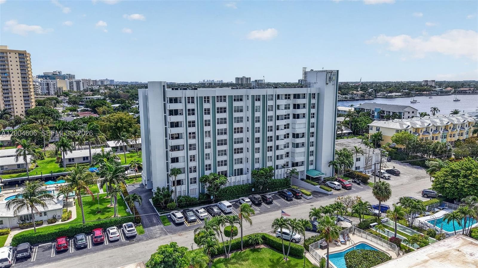 3210 10th St 6B photo 5