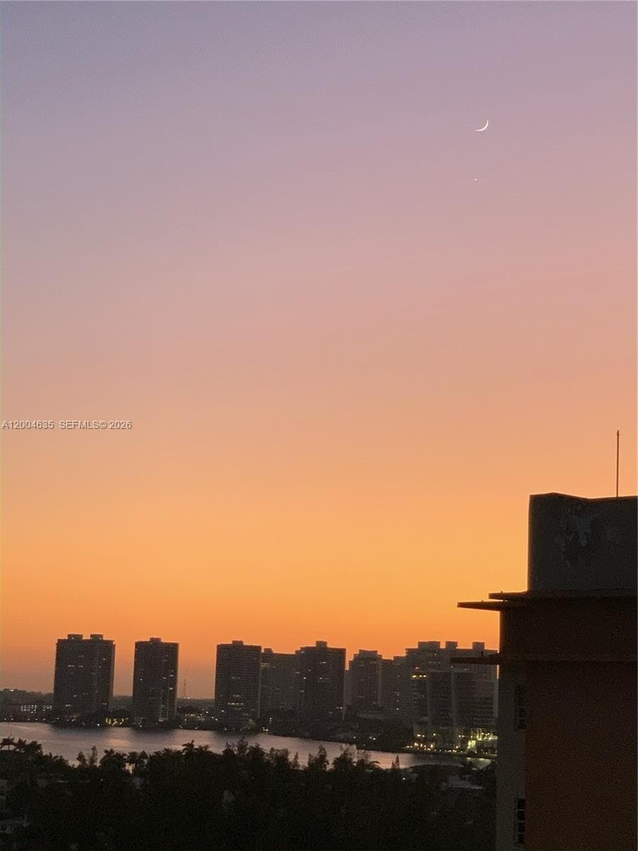 19201 Collins Ave 1109 photo 18