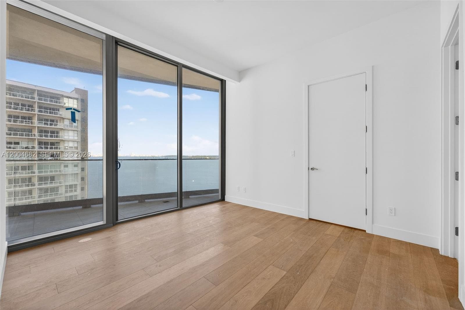 175 25th Rd 1404 photo 3