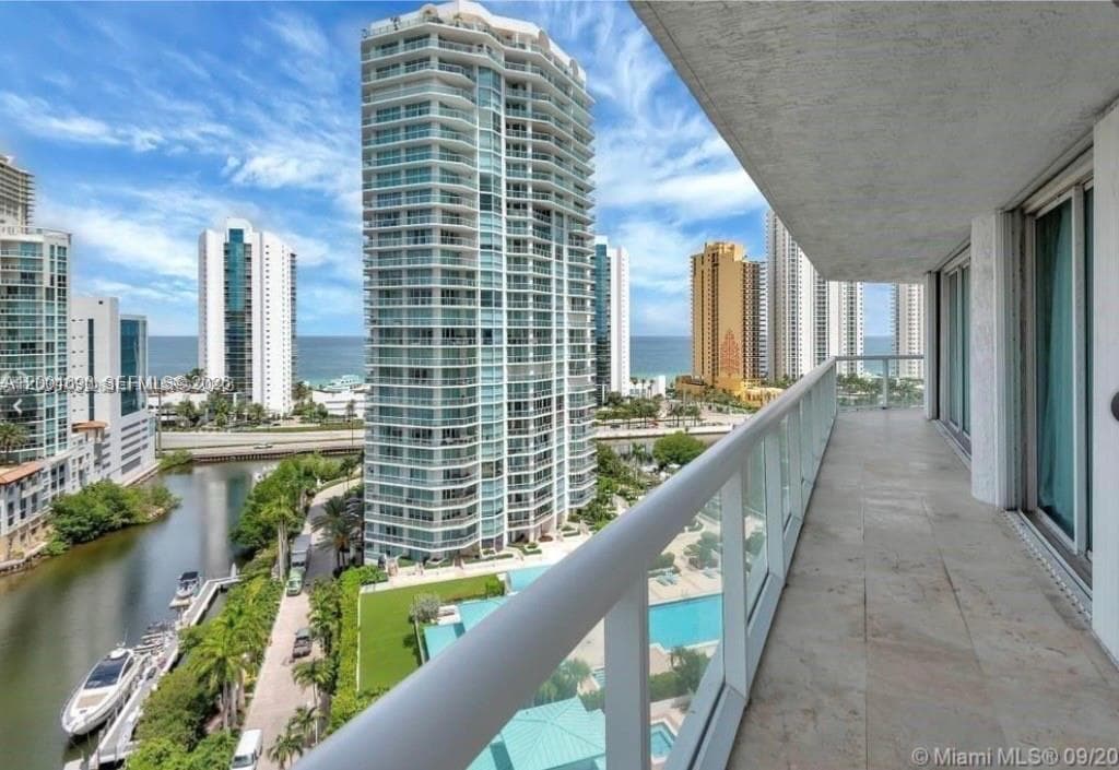 16500 Collins Ave 1551 photo 3