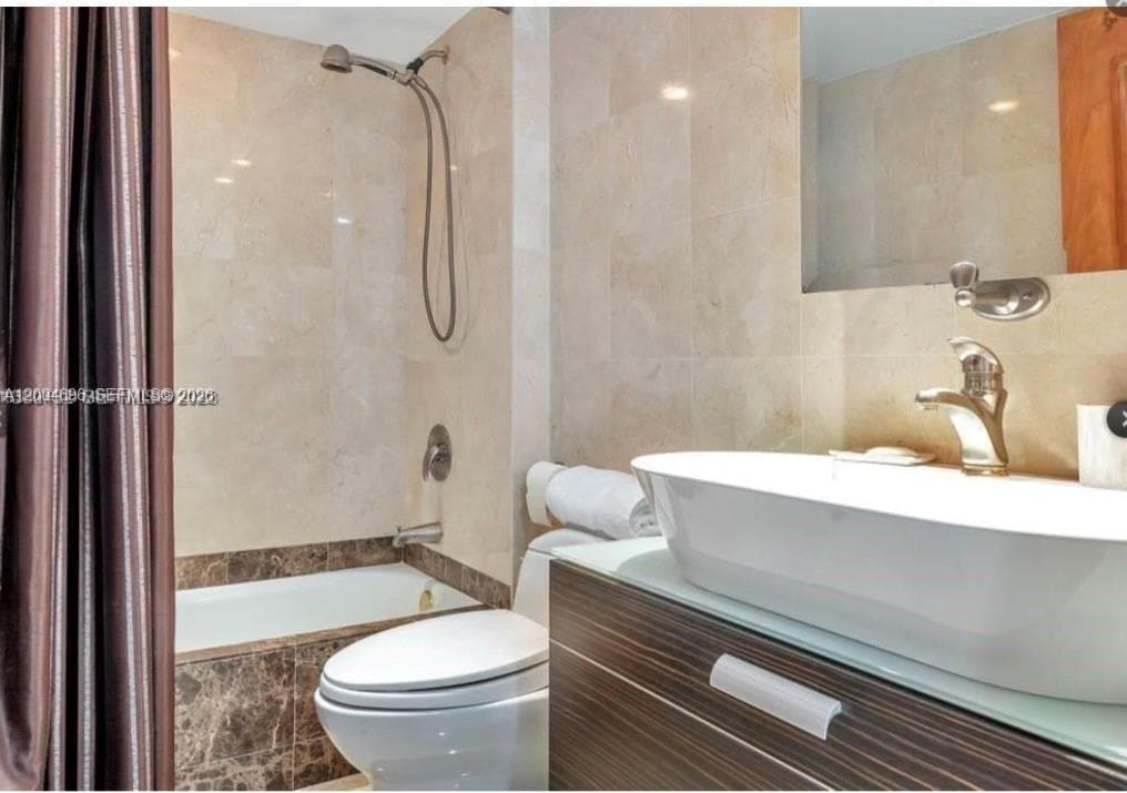 16500 Collins Ave 1551 photo 19