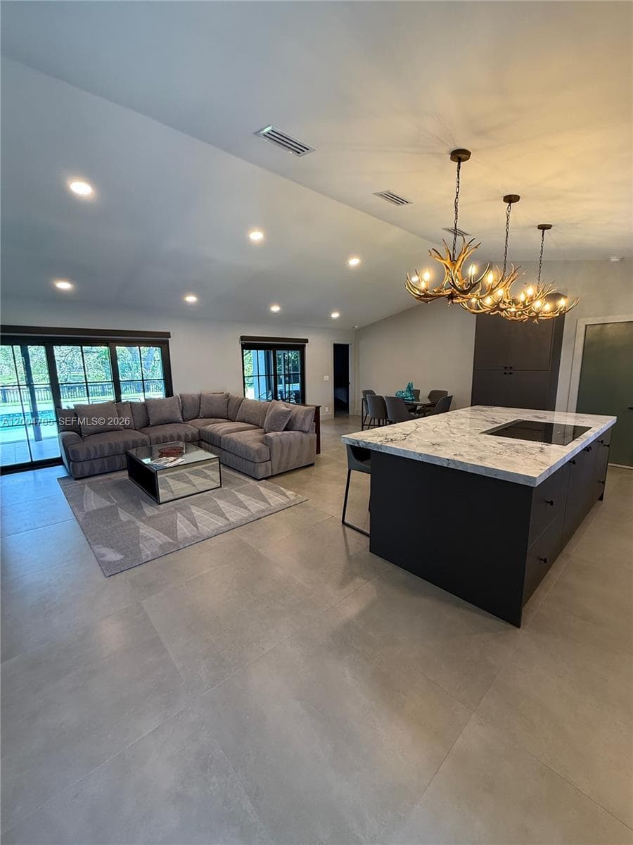 1304 Stratford St photo 2