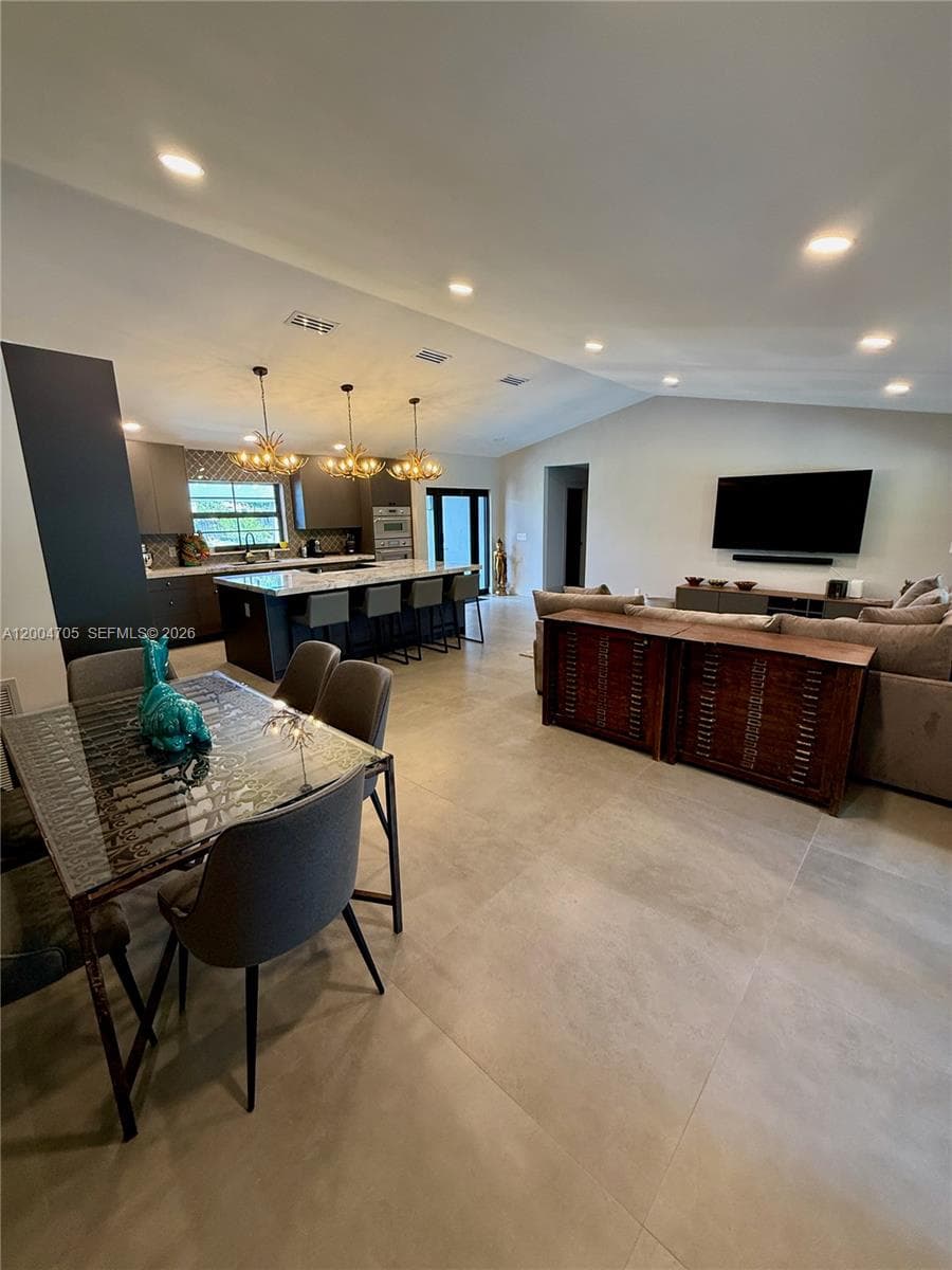 1304 Stratford St photo 6