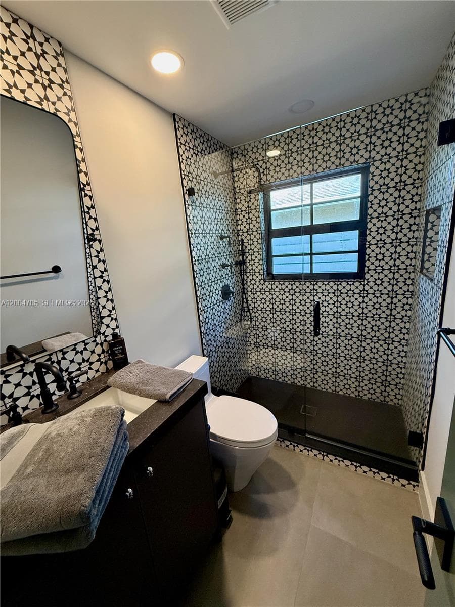 1304 Stratford St photo 12