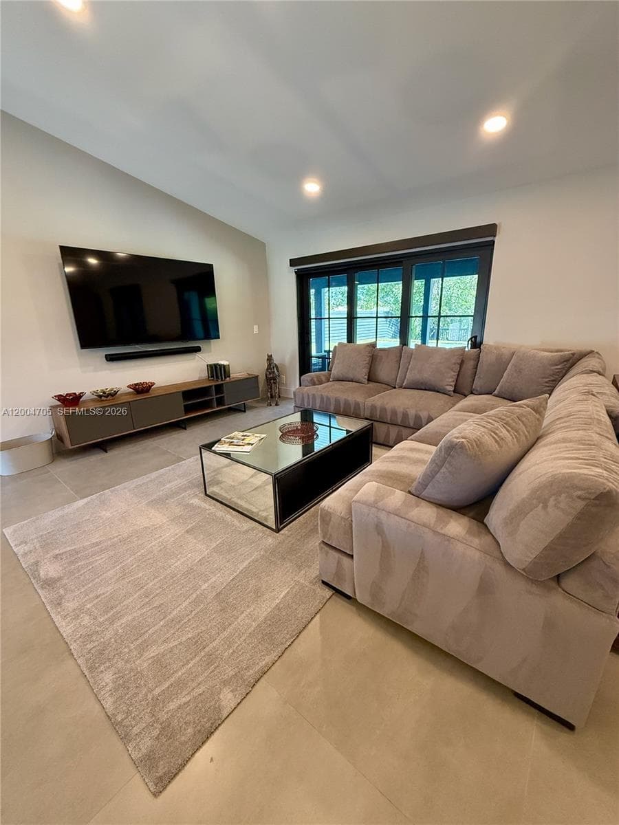 1304 Stratford St photo 7