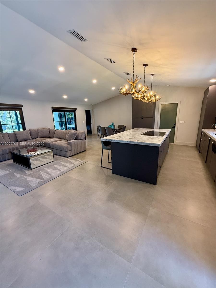 1304 Stratford St photo 3