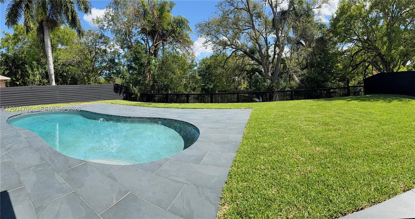 1304 Stratford St photo 1